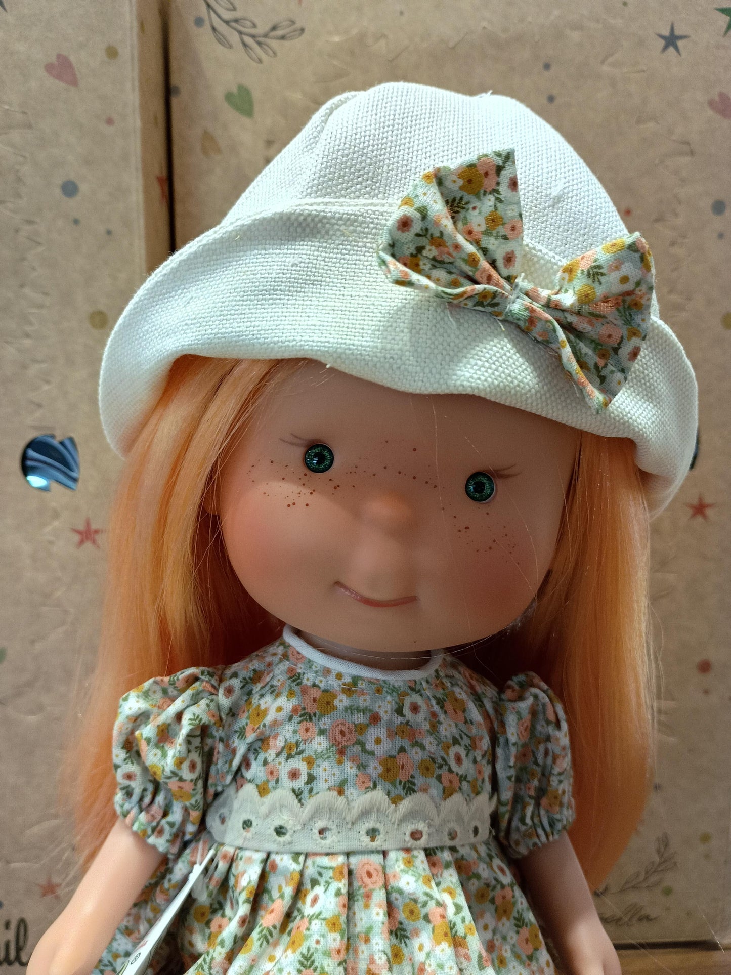 BAMBOLA PIPPA CON CAPELLI LUNGHI E CAPPELLINO NINES D'ONIL